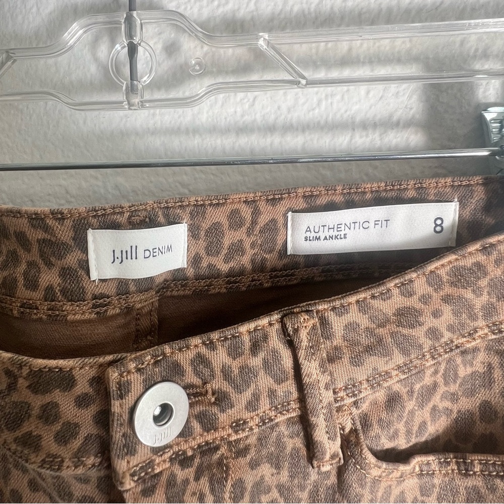 J.Jill Authentic Fit Slim-Leg Jeans Classic Cheetah Print Size 8 NWT - Picture 10 of 16
